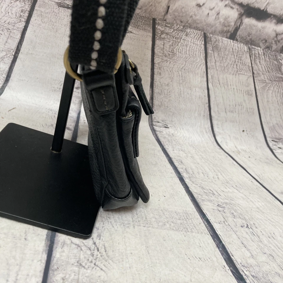 Кожаная черная сумка через плечо Clarks с регулируемым ремешком на кнопках - Изображение 4 из 4