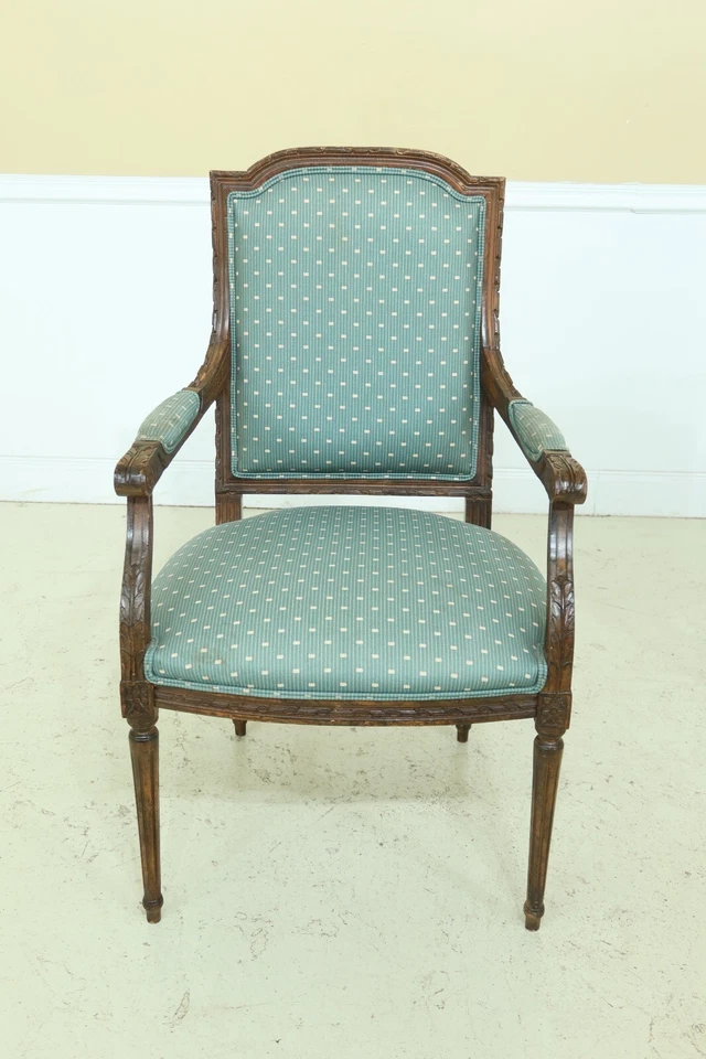 F50044EC: Par de sillones abiertos tapizados verdes franceses Luis XVI Foto 2 de 4