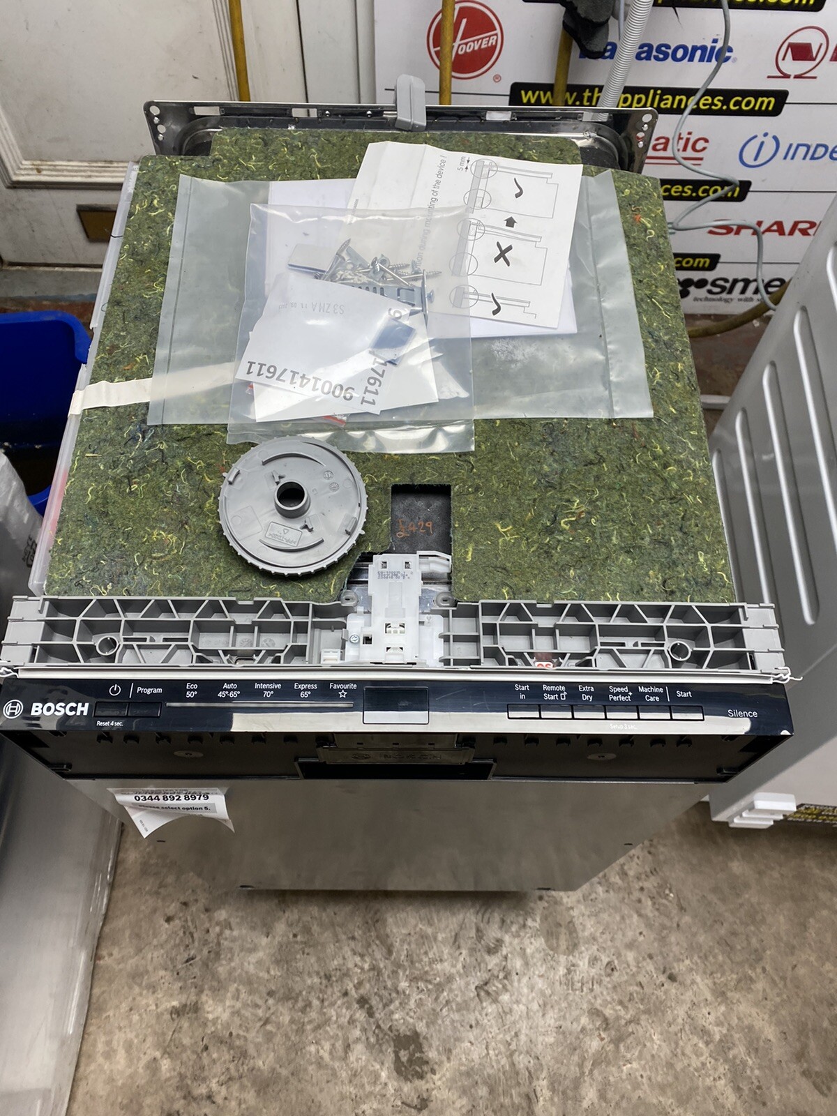 New Graded Bosch SPV2HKX39G Fullyintegrated Built In Dishwasher 45cm