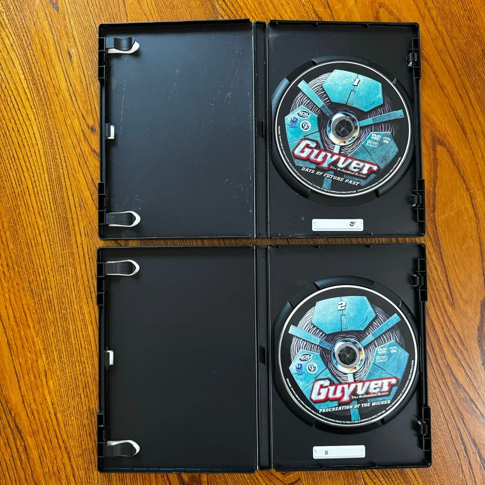 Lot Guyver Vol. 1: Days of Future Past & Vol. 2: Procreation of the Wicked - Image 2 of 3