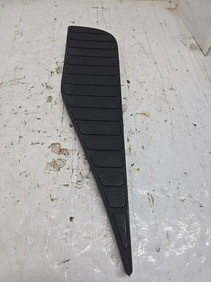 88-98  88-94 Silverado Sierra Stepside Bed Trim Step Pad   15552209B-LH REAR