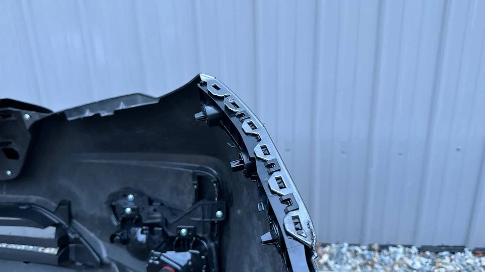 PARAGOLPES DELANTERO ORIGINAL GRIS NISSAN ROGUE 2017 2018 2019 2020 Foto 4 de 4