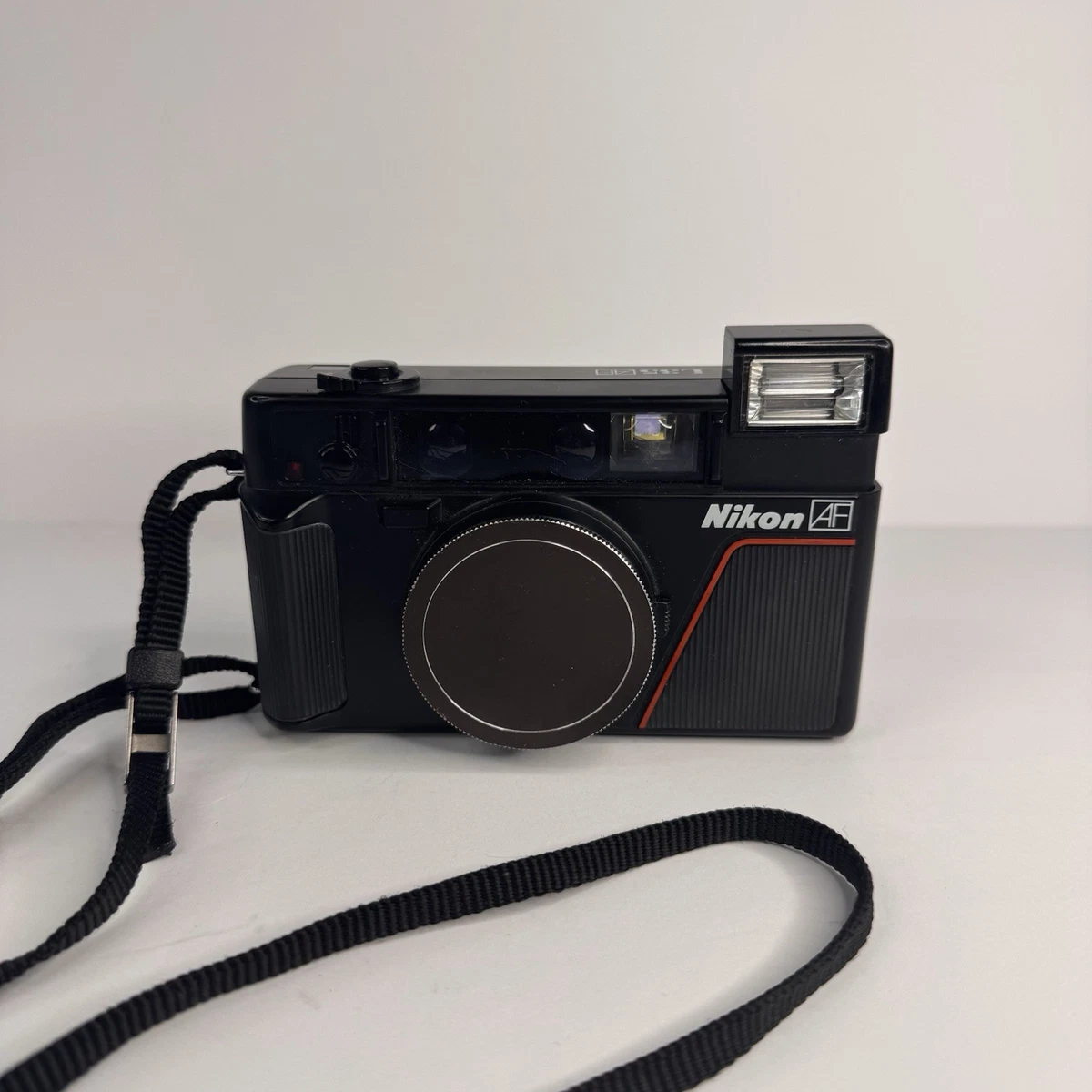 Nikon L35AF Pikaichi 35mm Point & Shoot Film Camera f/2.8 Tested