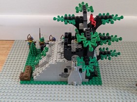 LEGO Castle Forestmen: Camouflaged Outpost 6066 - 100% Complete w/Instructions