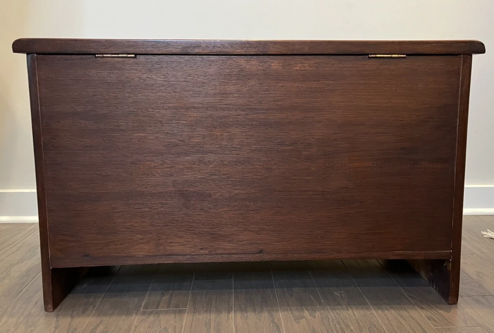 Baúl de pecho tallado en madera africana marrón 31,5 pulgadas x 14 pulgadas x 19 pulgadas tallas temáticas africanas Foto 4 de 4