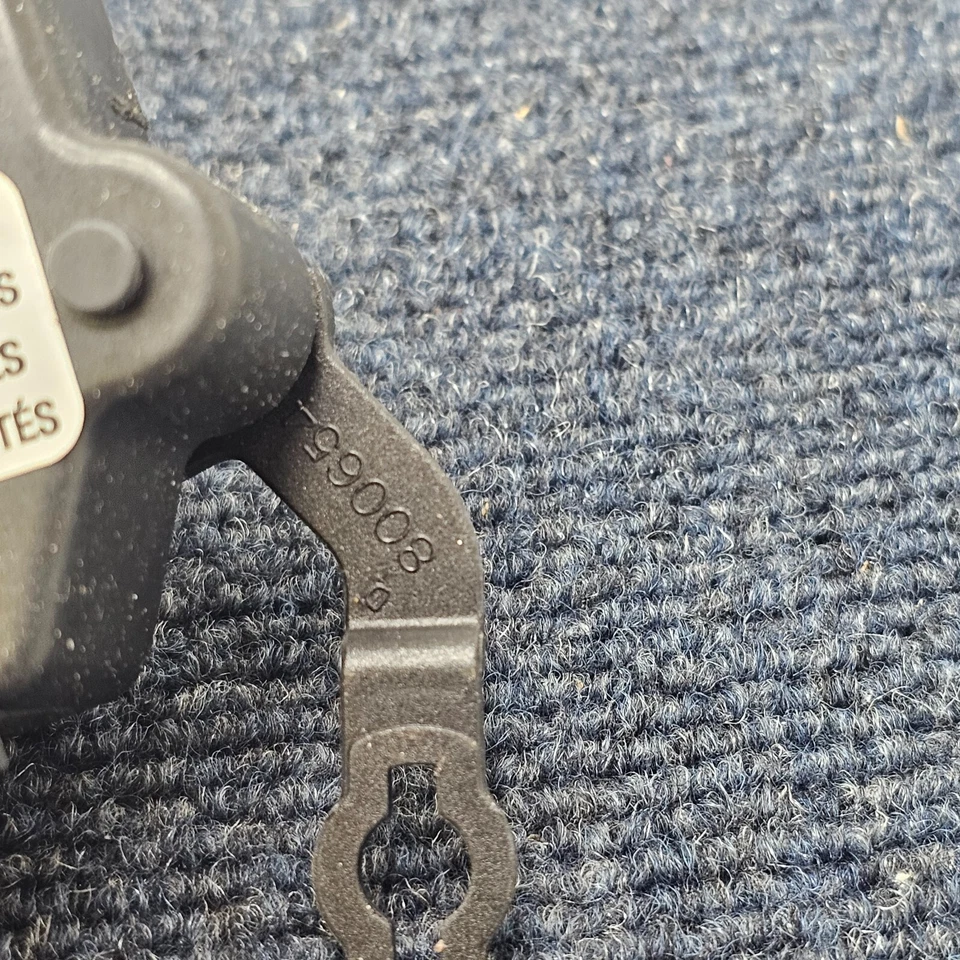 Motor actuador de bloqueo de puerta BWD DLA1083 para Dodge Grand Caravan 2001-2019 Foto 3 de 4