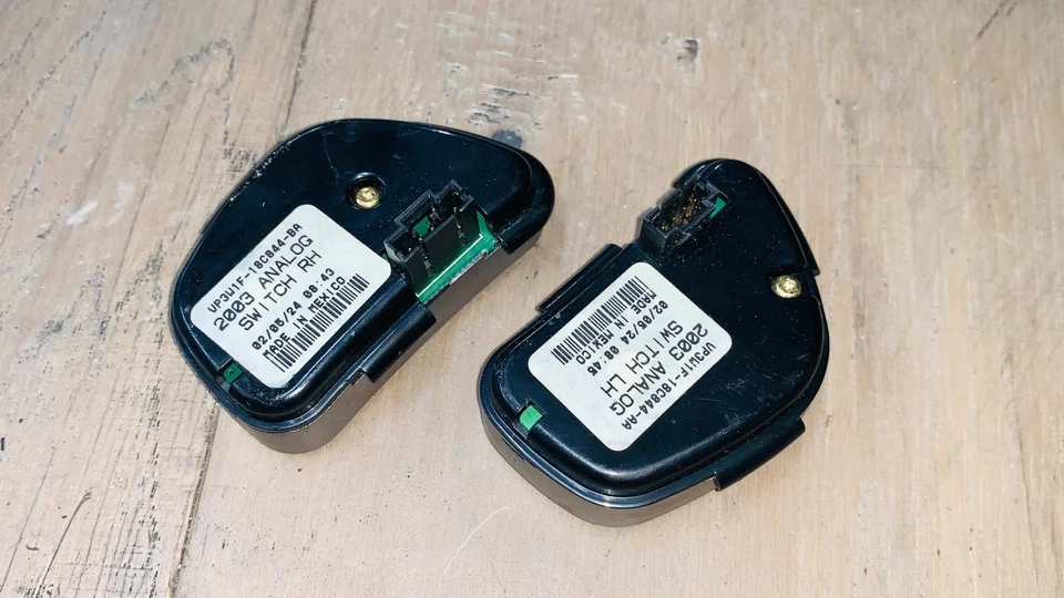 OEM Lincoln Town Car 2003-2007 Control del volante Control de crucero Borde plateado Foto 2 de 2