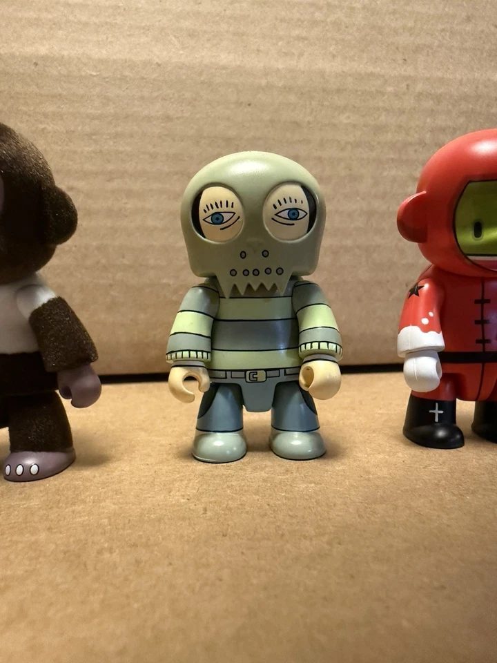 Toy2R Qee Mini Figure Mixed Lot Of 4 Figures - Dalek Spacebot, Rare Kibu Monkey - Image 3 of 4