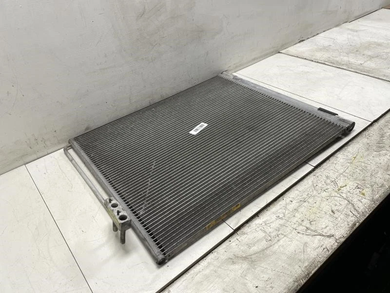 Land Rover Range Rover 2006 2012 condensador de aire acondicionado OEM+ Foto 3 de 4