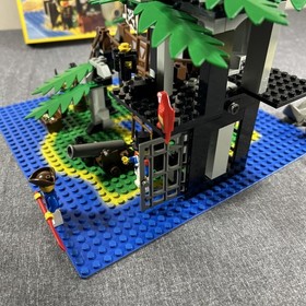 LEGO Pirates Forbidden Island 6270 Boxed Set  w/ Mini Figures & Instructions*See