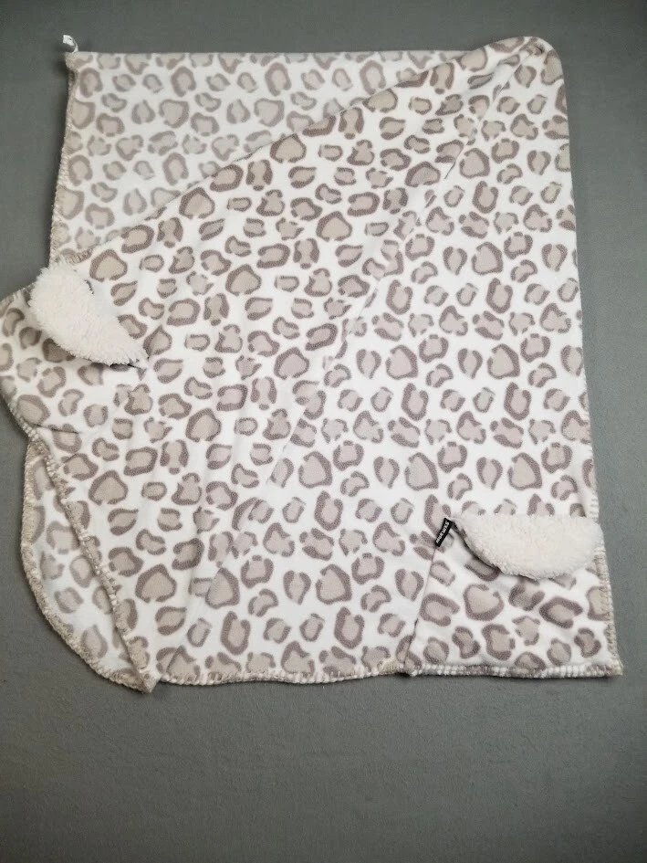 Mukluks Mantón Envolvente Bolsillos Polar Estampado Animal 24 x 58 Bufanda Manta Usable  Foto 2 de 4