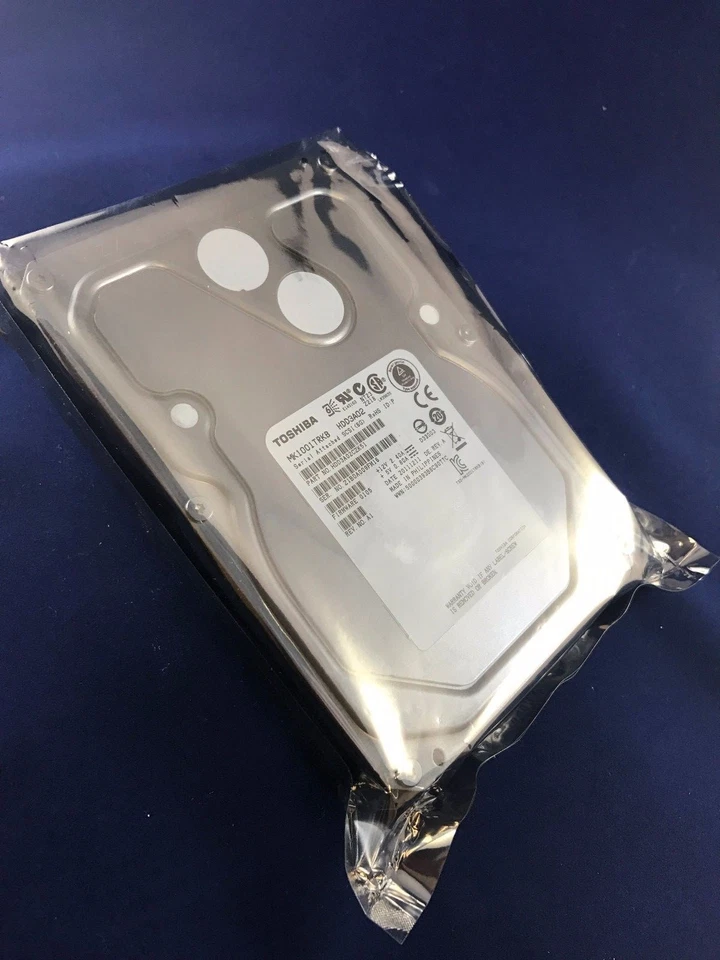 Toshiba 1TB 3.5" Hard Drive MK1001TRKB Internal 7200 RPM SAS - Image 3 of 4