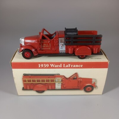 1939 Ward LaFrance Fire Truck 1:64 Readers Digest Collectible 1999 / 2000 - NEW
