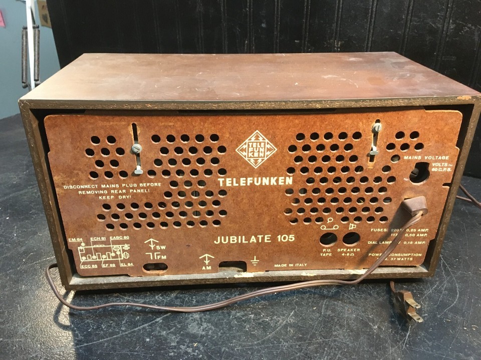 Vintage Telefunken Jubilate model 105 Shortwave, AM/FM Table Radio