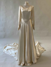 Vintage Light Champagne Satin Wedding Dresses Long Sleeves Court Train Bridal