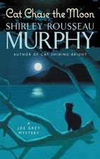 Cat Chase the Moon: A Joe Grey Mystery by Shirley Rousseau Murphy (English) Pape