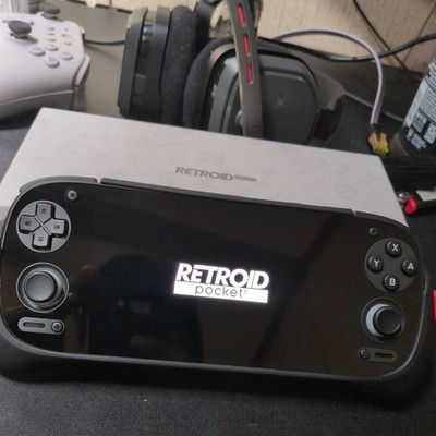Retroid Pocket 5, Grip & 512 gb sd card