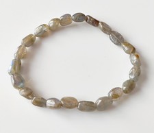 Bracelet de perle en Labradorite extensible.