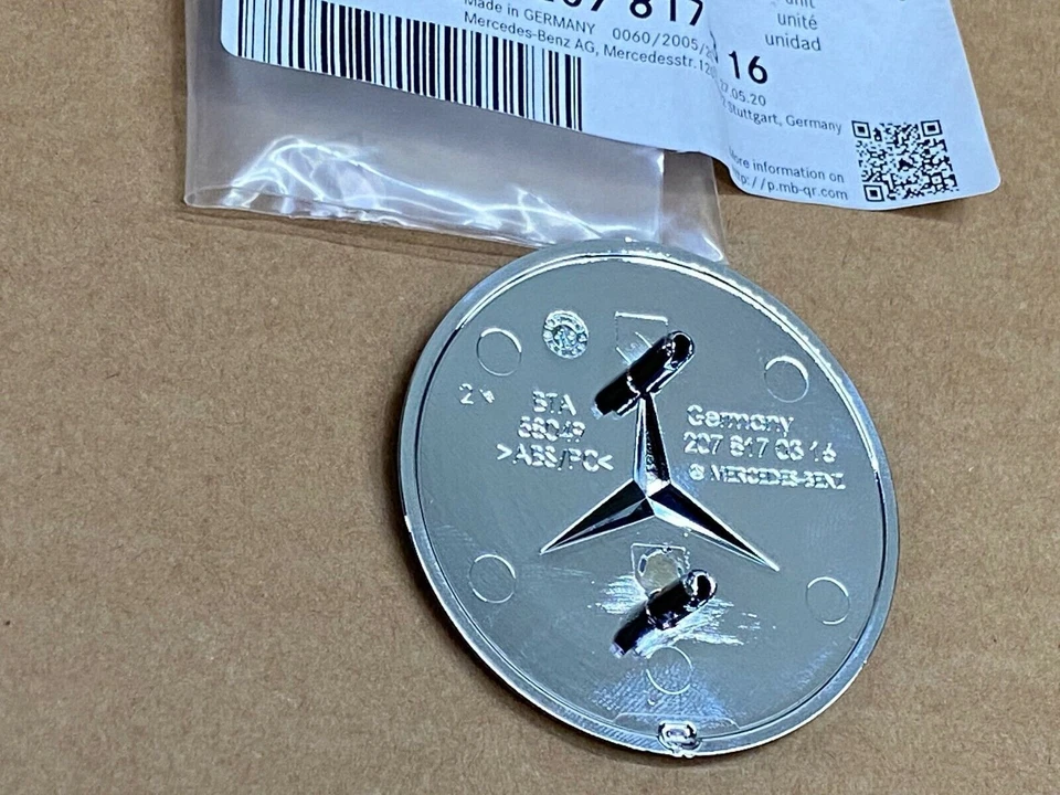 NUEVO C CL CLK CLS E GLK ML SL R S Clase Capucha Emblema Insignia Original Original Foto 3 de 4