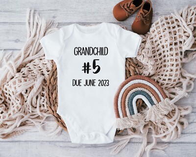 Individuelle Enkelkind Nummer Baby Weste, Fälligkeitsdatum Baby Weste, Coming Soon, beliebiger Name
