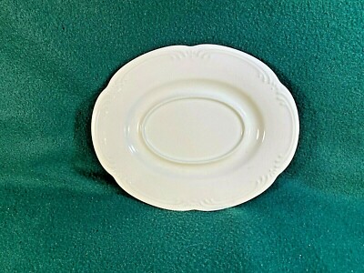 Pfaltzgraff Filigree~ Grapevine Gravy Boat Oval Plate 8