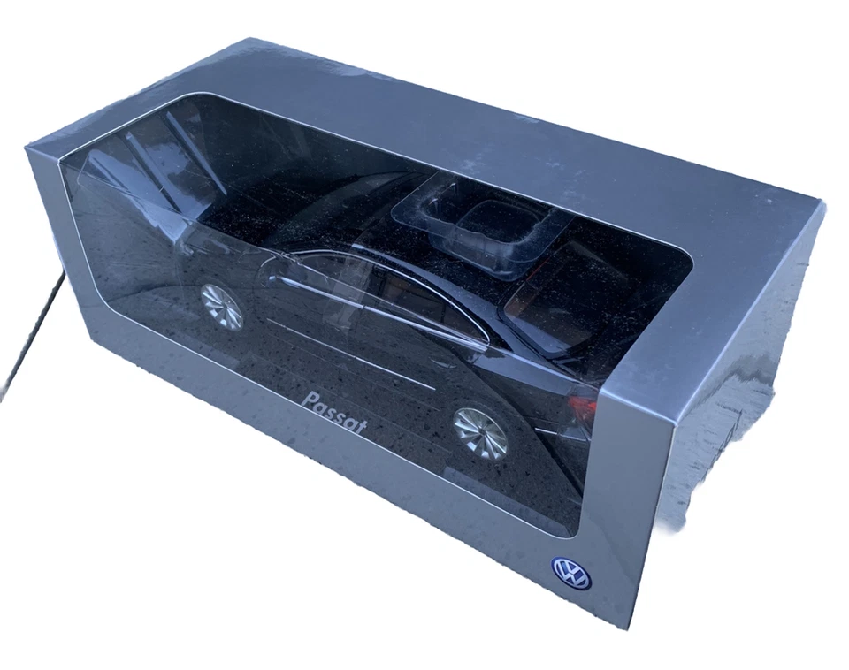Volkswagen Passat CC - scala 1/18 - modellino auto VW Norev - Immagine 3 di 4