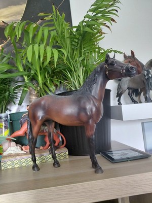 Breyer Traditional War Admiral 2003 Dark Bay Modellpferd 1:9 auf Man O' War Mold