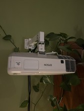 Epson Beamer EB-925 mit Fernbedienung & Wandhalterung