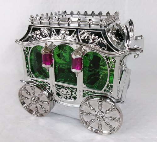 Candelabro de 3 mechas Bath and Body Works CARRIAGE WATERGLOBE ILUMINAR Halloween - Imagen 8 de 13