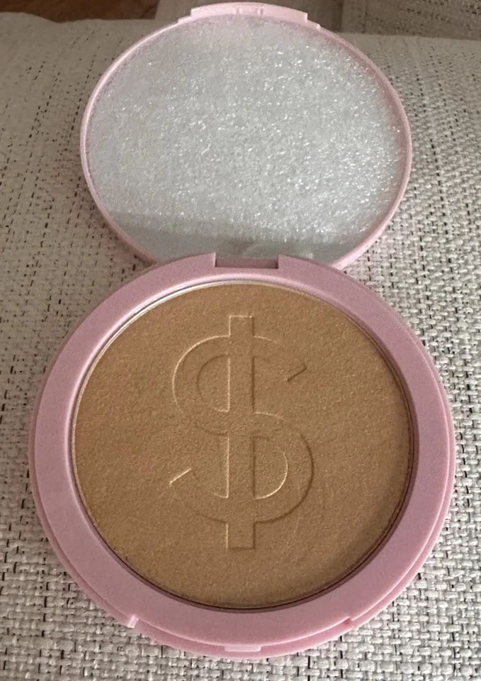 Kylie Cosmetics 2019 Birthday Pressed Body Glow Shimmer Highlighter - Image 4 of 4