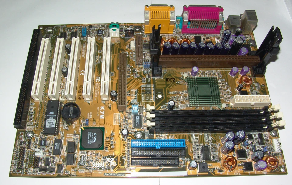 ASUS K7M Motherboard Athlon Slot A AMD Irongate 751 + VIA 686A - Bild 2 von 2