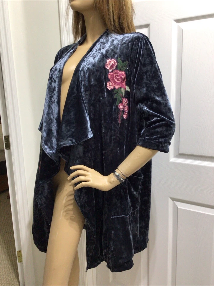 CHAQUETA PLUMERO BILLY T AZUL TERCIOPELO APLASTADO BORDADA COLIBRÍ TALLA MED Foto 2 de 4