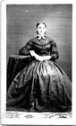 1860s BEAUTIFUL WOMAN GORGEOUS DRESS ANTIQUE CDV