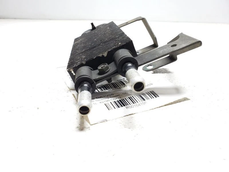 03-06 Nissan 350Z Enfriador de aceite de dirección asistida OEM 49790-CD711 Foto 3 de 4