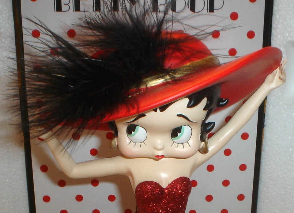 Betty Boop #6969 "Hot Betty Fixing Hat" Figurine w/ Box 2004 Westland Giftware - Image 4 of 4