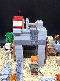 LEGO Minecraft: The Desert Outpost (21121) Complete w/ Manual & Minifigures
