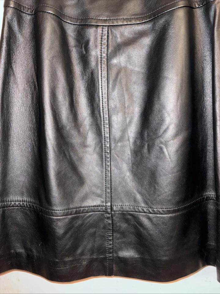 St. John Collection By Marie Gray Women’s Leather Skirt Sz 2 Black Made In Italy - Imagem 3 de 4