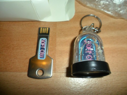 SOFT CELL - KEYCHAINS (PROMO KEYRING SNOWGLOBE + USB STICK WITH 2 MUSIC TRACKS) - Zdjęcie 4 z 4
