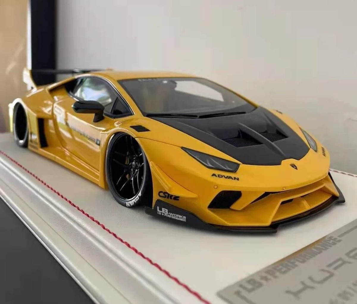 【値下】LBWK HURACAN Davis&Giovanni RedBull Lamborghini Huracan GT LBWK (Yellow) [Davis & Giovanni] 1/18 scale