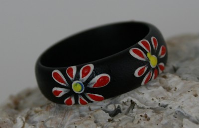 Ring mit Blumen-Motiv
