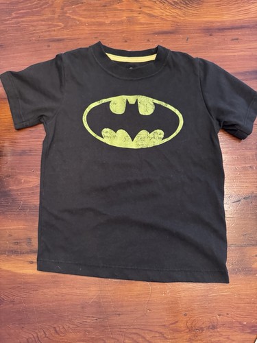CAMISETA BATMAN NIÑOS PEQUEÑOS NEGRA. TALLA 4T