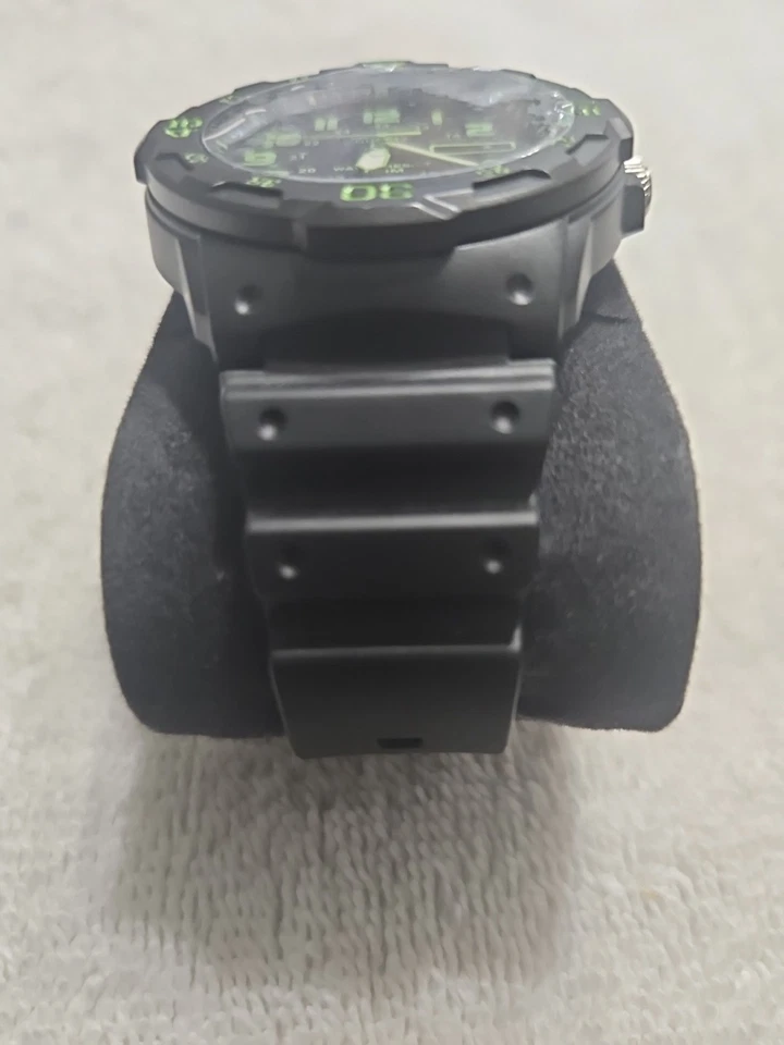 Casio MRW200H-3BV Dive Style Neo-Display 44.6 mm Black Resin Case. watch only - Image 4 of 4