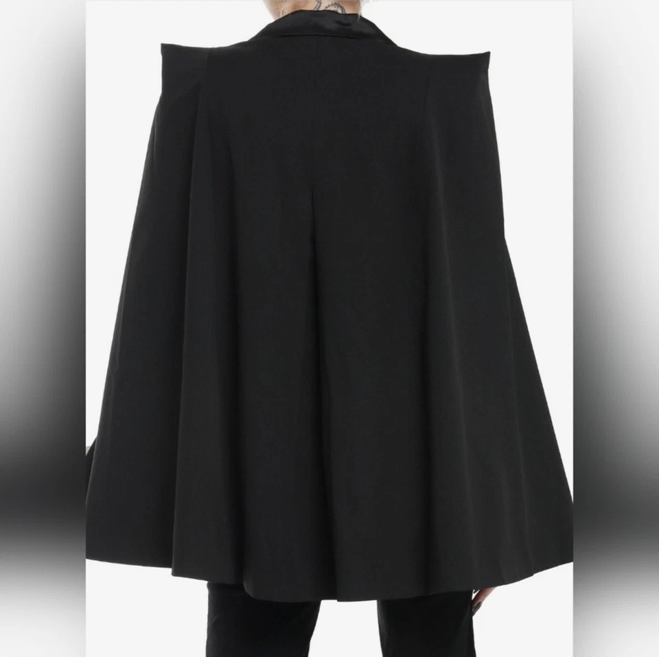 Abrigo Capa Her Universe Wicked Elphaba Universal Exclusivo Talla Mediana Nuevo con Etiquetas Foto 3 de 4