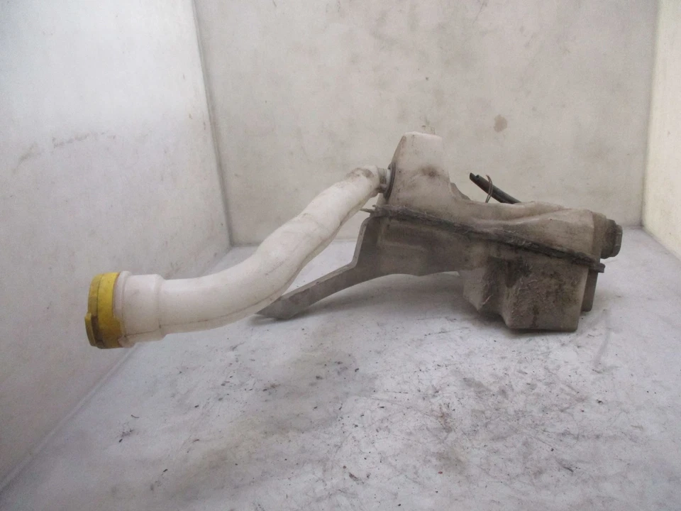 Reservoir lave-glace avant Renault CLIO IV 289100179R - Photo 2/3