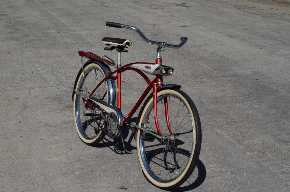 Bicicleta Sears J.C. Higgins Flightliner 1959 24" con doble faro - rojo/blanco Foto 2 de 4
