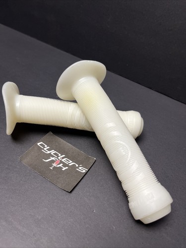 NOS Volume Missile Frost Bmx Grips Fit: Haro Redline Dk Se Powerlite Schwinn Gt - Picture 4 of 24