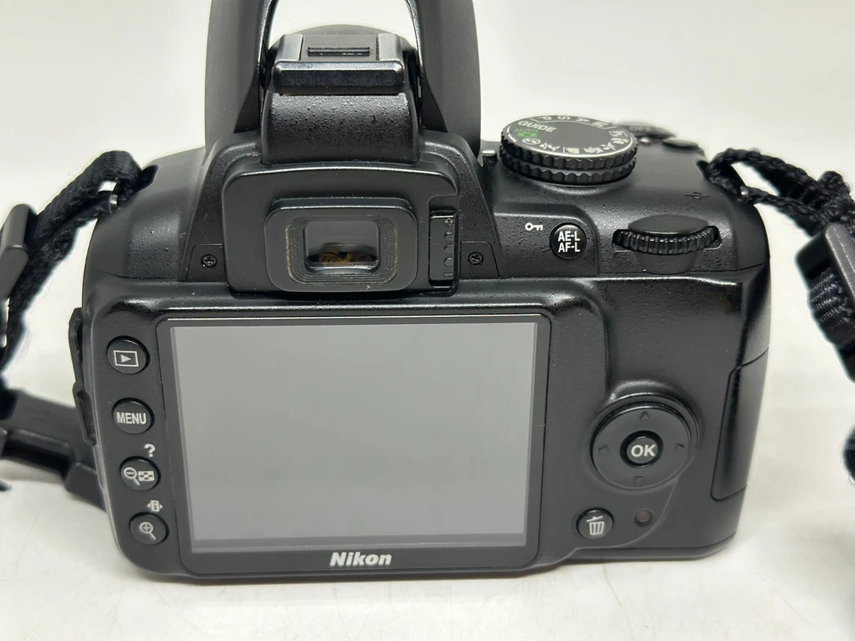 Nikon D3000 10.2MP Digital SLR Camera w/ AF-S Nikkor 18-55mm Lens - FLASH ISSUE! - Image 3 of 4