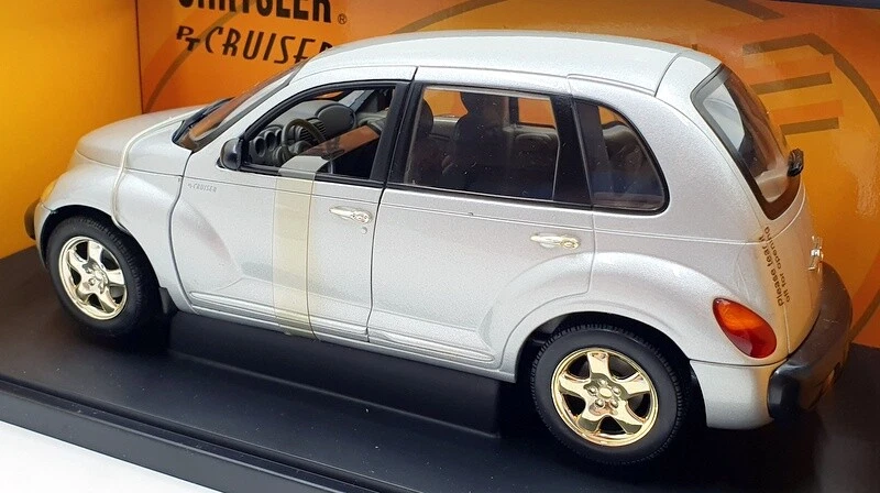 Gate 1/18 Scale Diecast 01091 - 2001 Chrysler PT Cruiser - Silver - Image 2 of 4