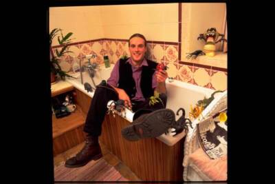 Television Presenter Nick Baker Of The Really Wild Show 1996 OLD TV PHOTO 3