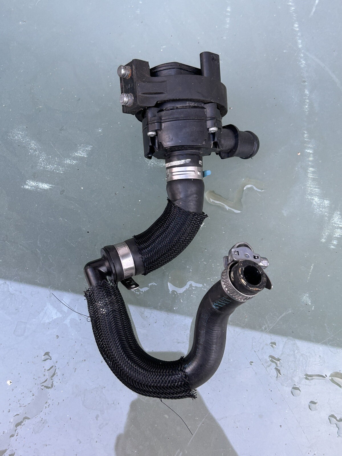 MASERATI LEVANTE 3.0L ENGINE WATER RECIRCULATION PUMP W/ HOSE PIPE OEM 2017-20